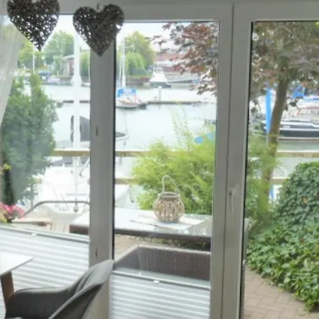 Marina Pier 96 דירה קושהאבן